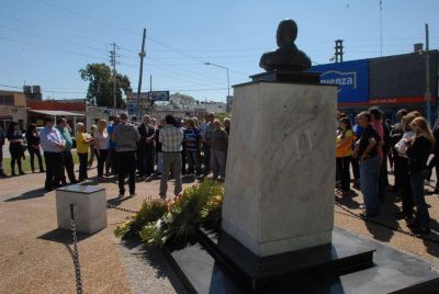 Homenaje en monumento a Juan Domingo Per�n y muestra fotogr�fica