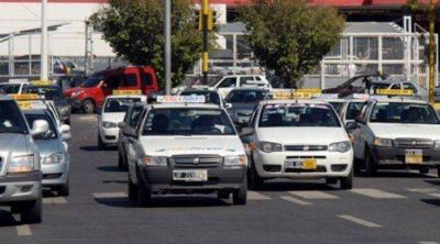 Taxistas y remiseros aumentan un 20 por ciento la tarifa