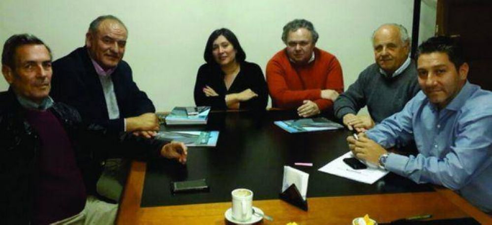 Los diputados Ju�rez y Farias junto a Colegios Profesionales de T�cnicos y Arquitectos