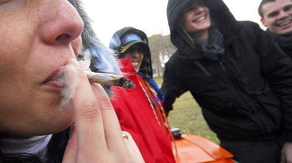 �En los j�venes est� incorporado como algo normal fumarse un porro�