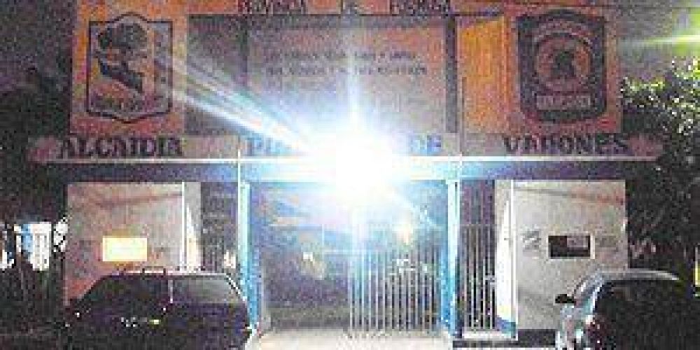 Intento de mot�n en la Alcaid�a de Varones: Presos queman colchones
