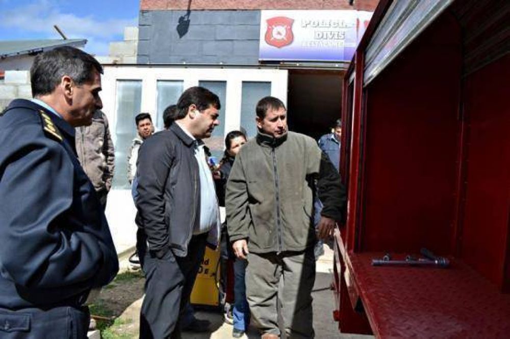 Mart�nez visit� el Destacamento Bomberos San Benito