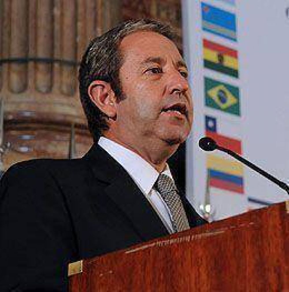 Cobos pidi� que los nuevos funcionarios "puedan concretar los cambios necesarios"