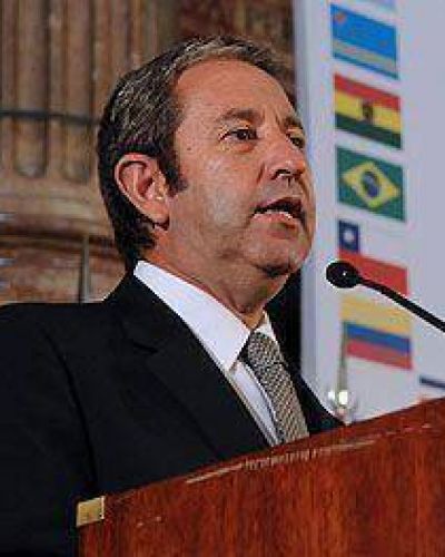 Cobos pidi� que los nuevos funcionarios "puedan concretar los cambios necesarios"