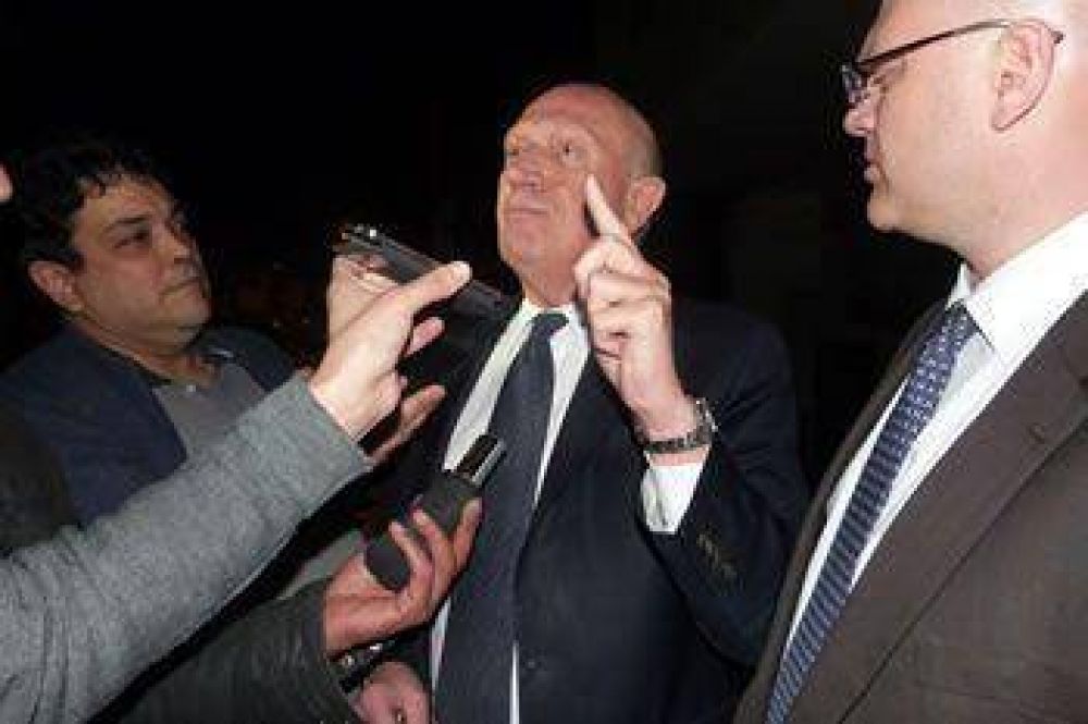 FLOJO DE PAPELES: CLAUSURARON CENTRO MEDICO DEL GRUPO CRUZ DEL SUR