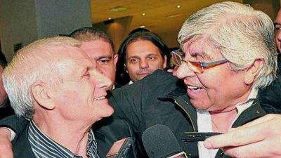 Moyano descart� nuevos paros y lo felicit� Cal�