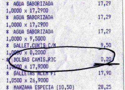 Ahora los supermercados cobran por las bolsas de polietileno