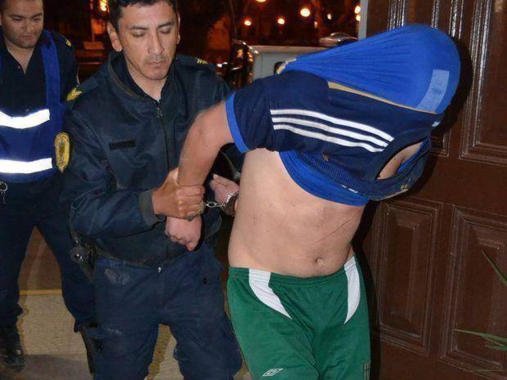 Detuvieron a un joven que le dio dos puntazos en el cuello a su hermana menor