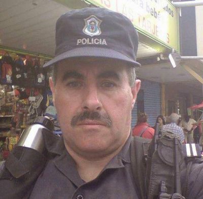 APU�ALARON A CONOCIDO POLICIA QUE A DIARIO CAMINA LAS CALLES DE LANUS CENTRO