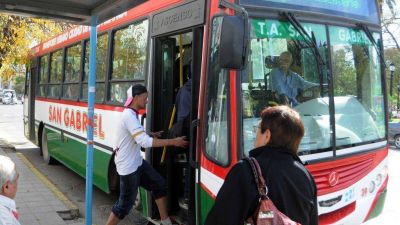 Aument� 12 % el costo del transporte p�blico y podr�an hacer una suba del pasaje a fin de a�o