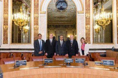 La provincia negocia un cr�dito millonario con pa�ses petroleros