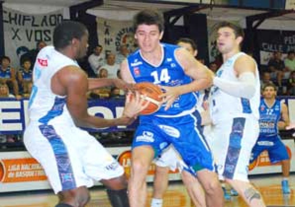 En duelo de invictos, Argentino recibe a Obras