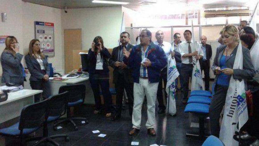 Se cumpli� la primera jornada de protesta de los bancarios
