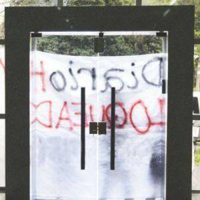 Violento ataque contra el diario Hoy