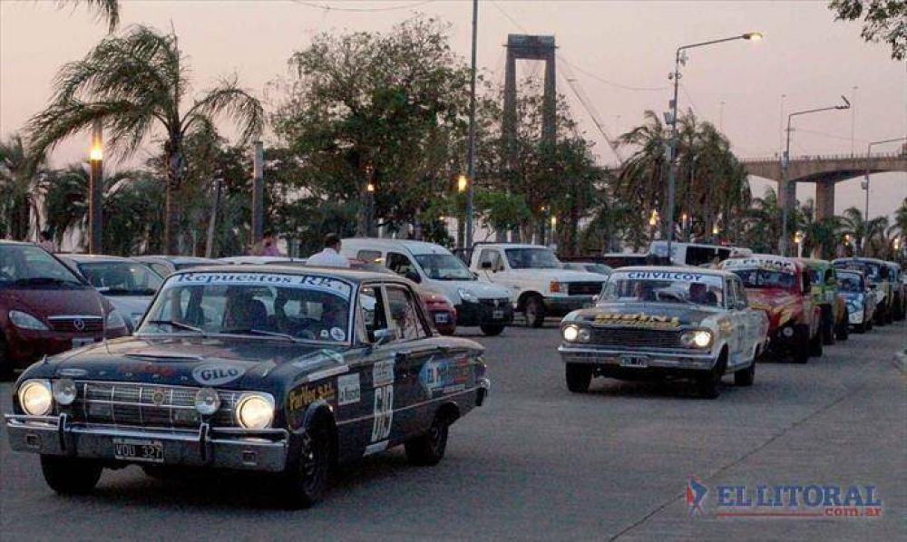 El Gobierno provincial recibi� a los autos del Gran Premio Argentino Hist�rico