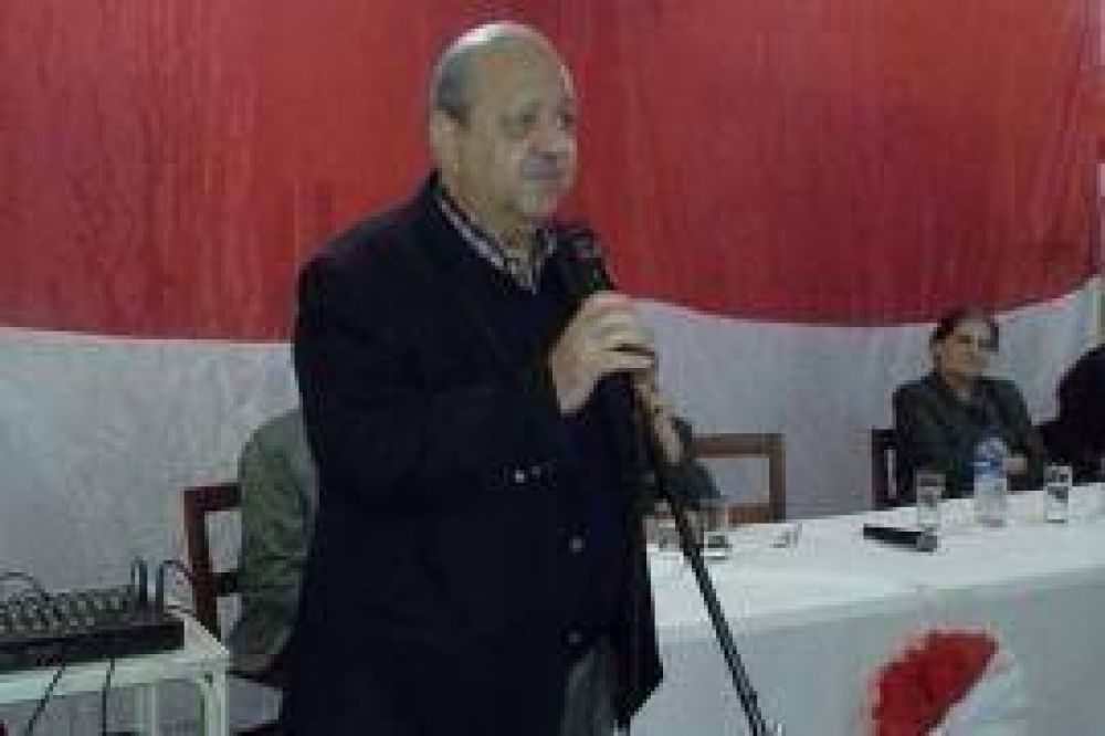 Brizuela del Moral pidi� a los sectores de la UCR �pechar el mismo carro�