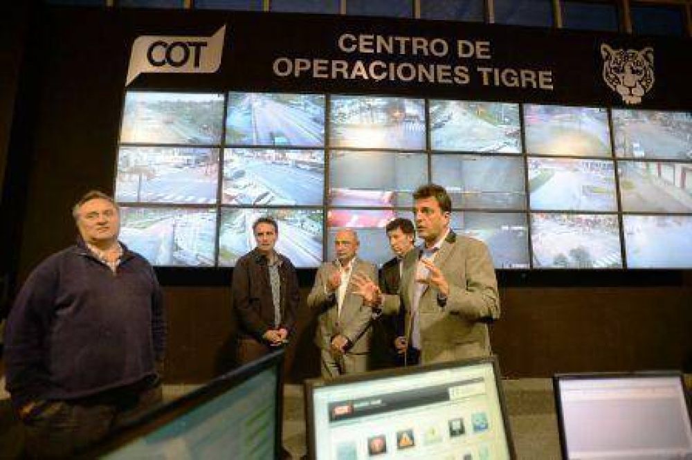 Massa recorri� con intendentes el Centro de Operaciones Tigre 
