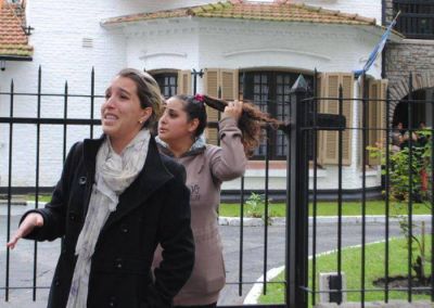 Disturbios ante el Tribunal de Menores luego que absolvieran a una joven involucrada en crimen ocurrido en el boliche Russia