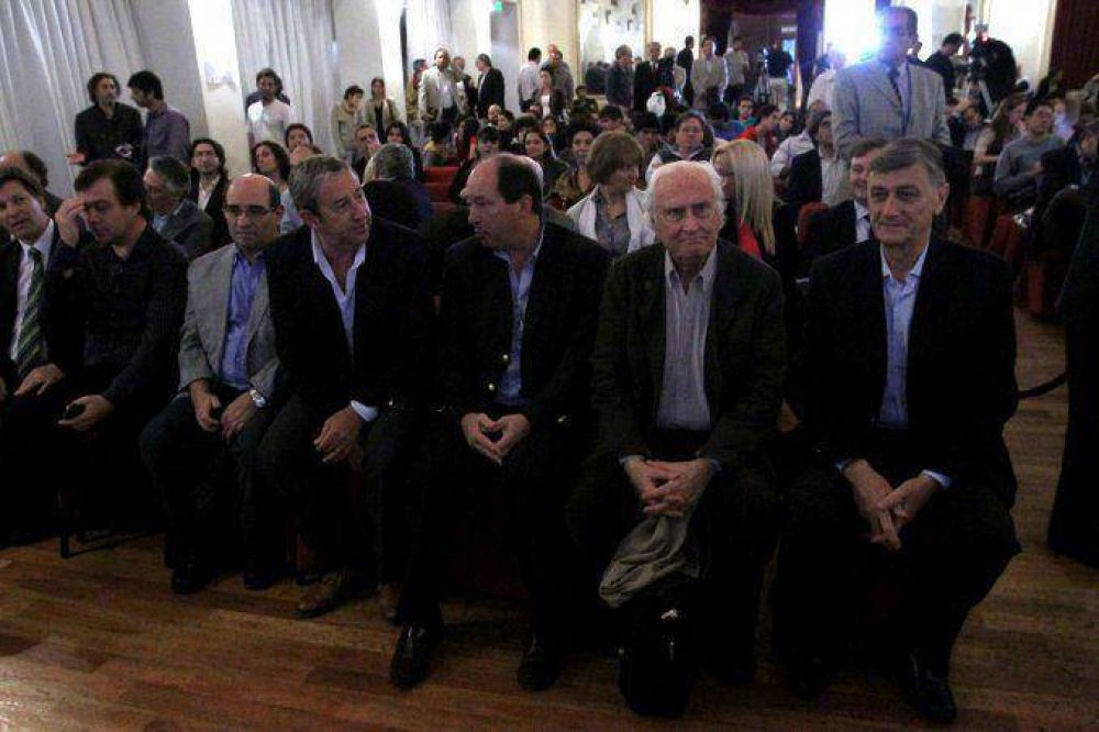 En medio de la pol�mica por Massa, se reencontraron los precandidatos de UNEN