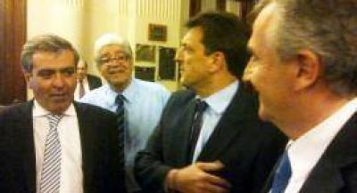 Cano viaja a seminario en EEUU y el lunes 20 recibe a Massa en Tucum�n