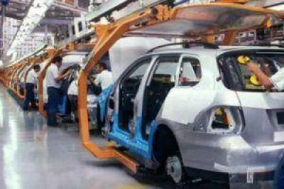 Seg�n la UIA, la industria se desplom� casi 5%