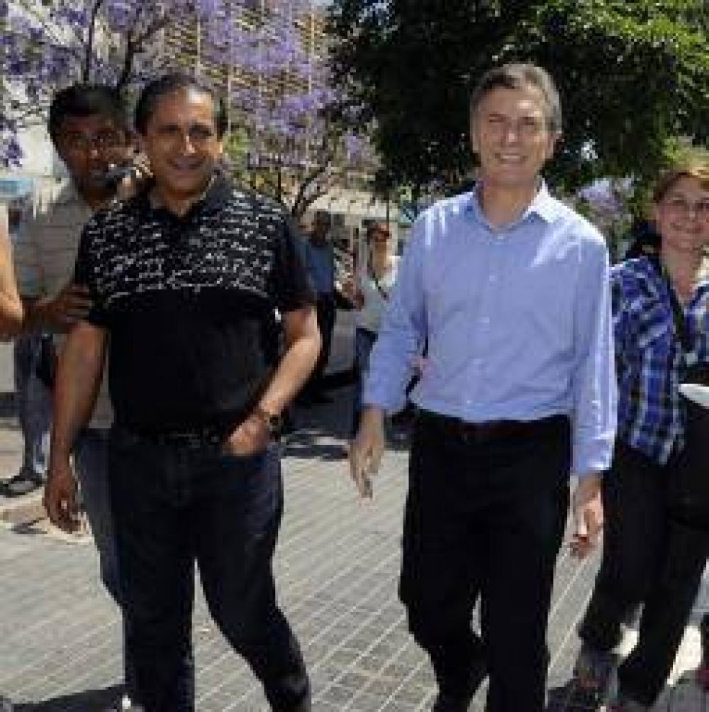 Mauricio Macri pas� por La Rioja y se mostr� junto a Ram�n D�az