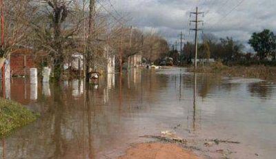 Por las lluvias, el r�o superar� los 6 metros