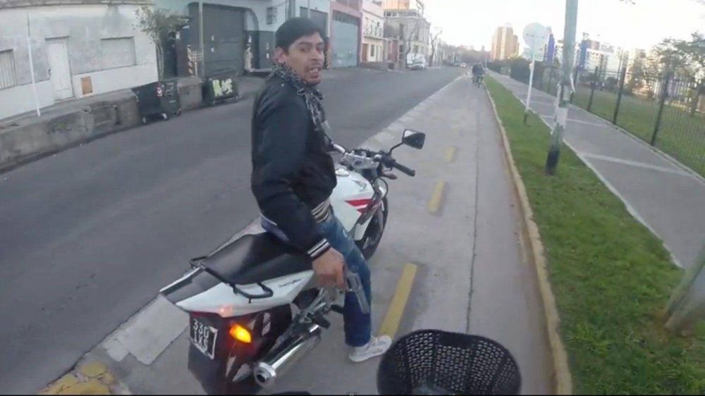Habl� el turista asaltado por el motochorro: 