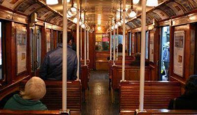 Cristina declar� monumento hist�rico a los coches antiguos de la l�nea A