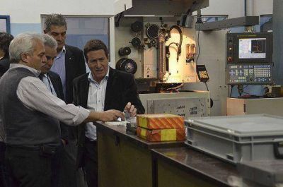 EL INTENDENTE DAR�O D�AZ P�REZ RECORRI� LAS INSTALACIONES DE LA EMPRESA SICA