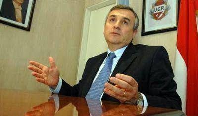 UCR: despu�s de la foto con Massa, Morales ratific� su apoyo a Sanz