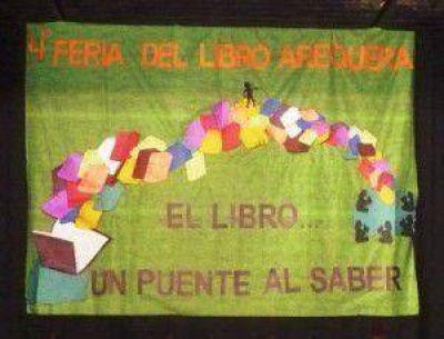 Se est� desarrollando exitosamente la IV� Feria del libro Arequera.