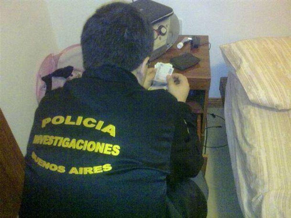 Secuestran dinero y joyas en tres allanamientos