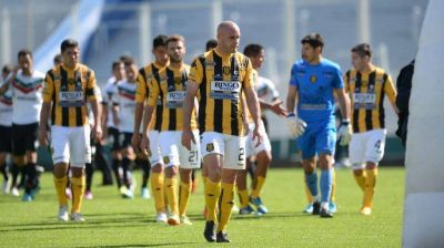 Olimpo no reacciona: cay� 4 a 1 ante V�lez y se hundi� en el fondo de la tabla de posiciones