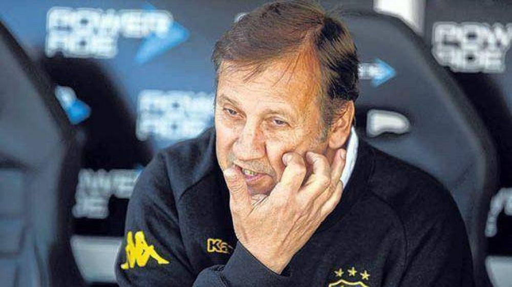 �Mi continuidad no est� en duda�, asegur� el DT Walter Perazzo