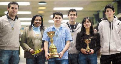 Con el invento del celular para ciegos, se convirtieron en campeones de ciencias     