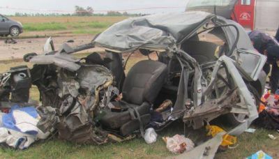 Familia destruida tras choque en la ruta 1