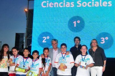 Poggi premi� a los ganadores de las Olimpiadas del Conocimiento