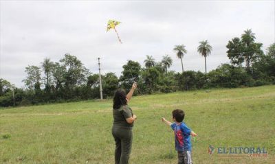 Los barriletes correntinos festejaron los 20 a�os con su mensaje de paz mundial