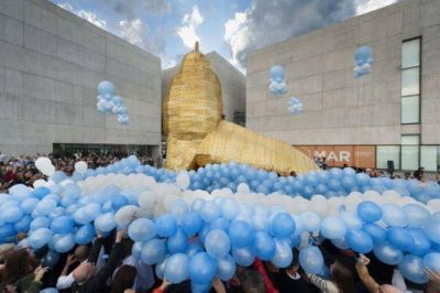 Scioli, de campa�a, inaugur� la piel del nuevo lobo marino del Museo Mar