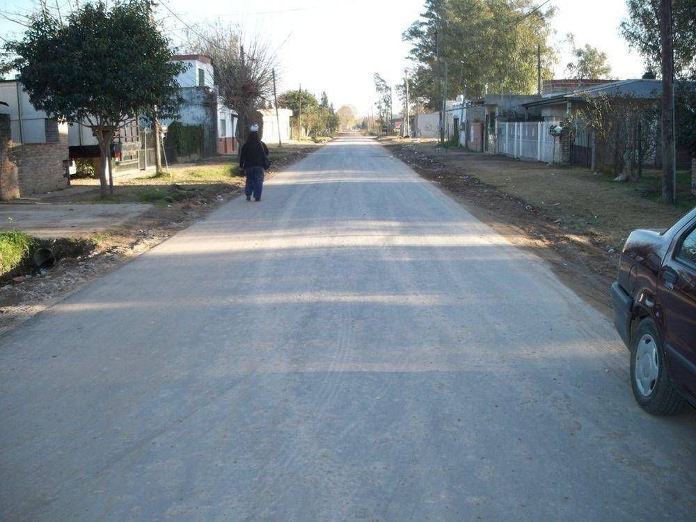 YA SE ASFALTARON 10 CUADRAS EN EL BARRIO DO�A JUSTA DE INGENIERO MASCHWITZ