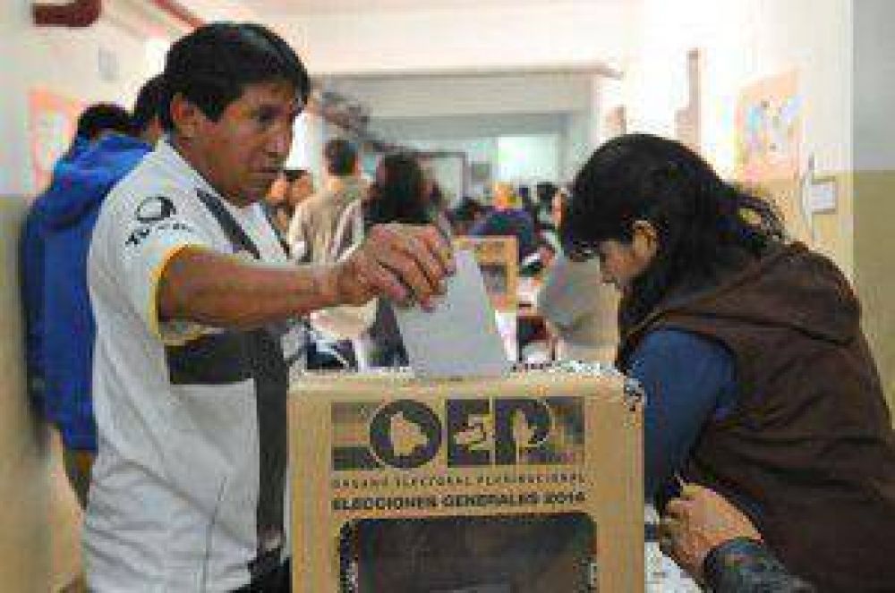 Masiva jornada electoral para los bolivianos residentes en Argentina