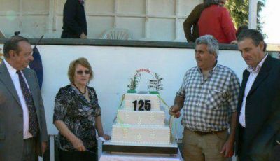 Multitudinario festejo por el 125� aniversario de Micaela Cascallares