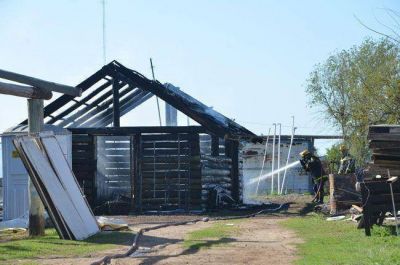 Voraz incendio provoc� cuantiosas p�rdidas