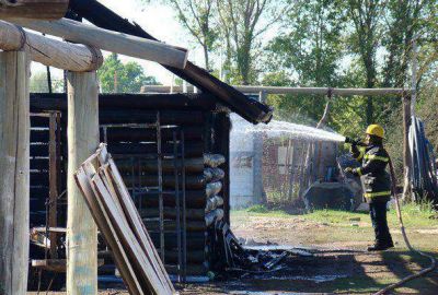 Un incendio destruy� un quincho