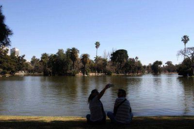 Feriado con temperaturas agradables en la Ciudad