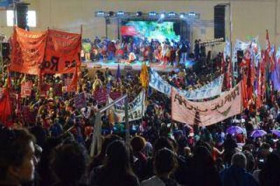 Multitudinaria marcha de mujeres en Salta por derechos de g�nero