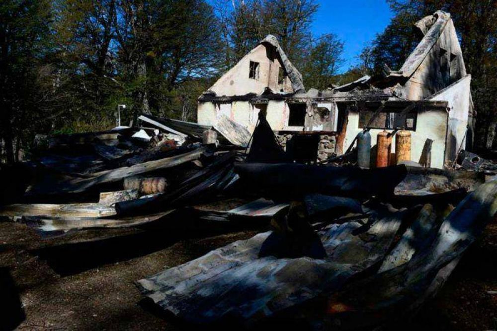 Sospechan que fue intencional el incendio en el refugio Neumeyer