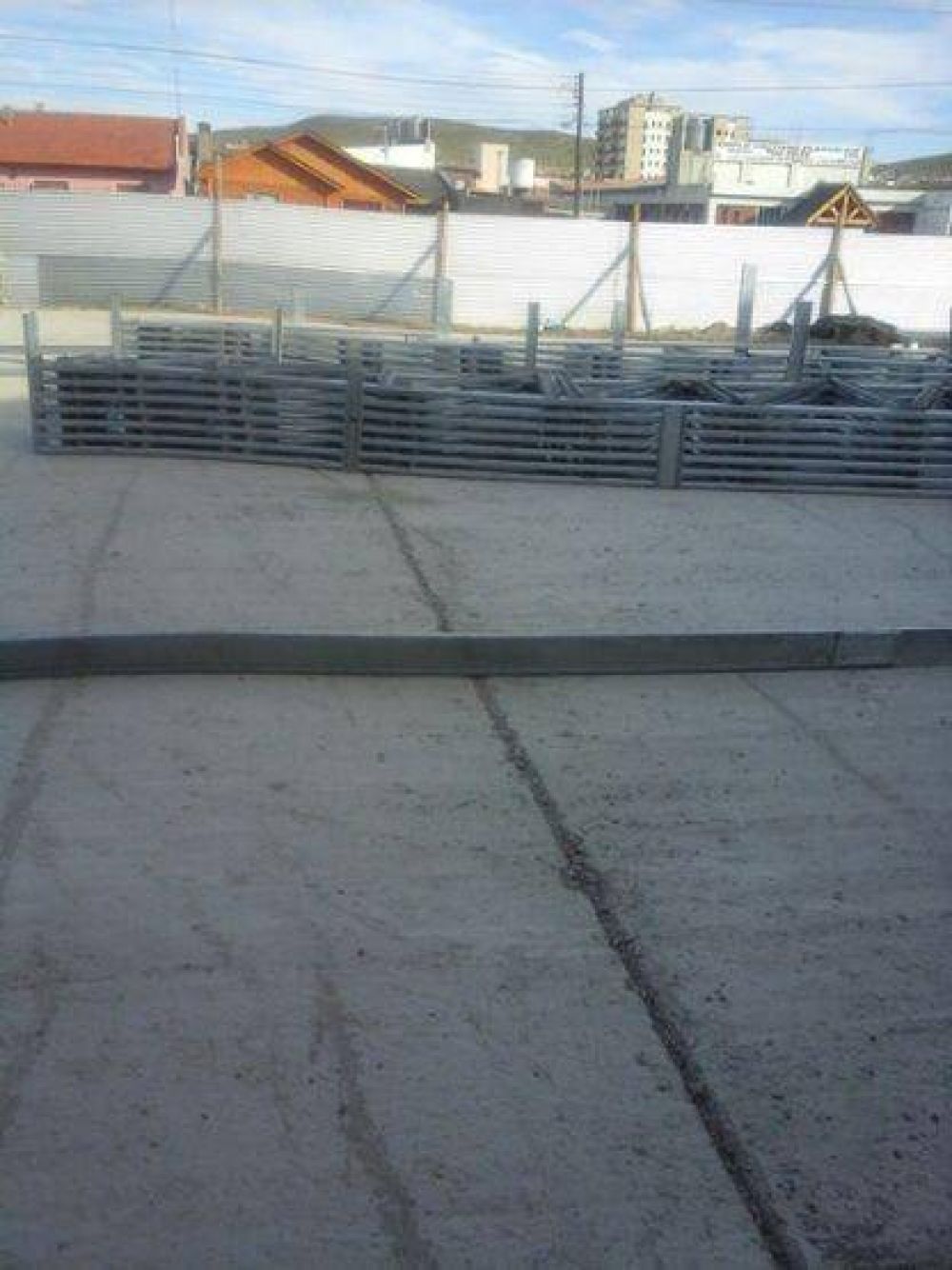Reinicia la construcci�n de la Escuela Industrial