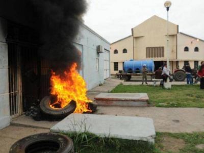Vecinos de Villa Carmela exigen la renuncia de un comisionado por falta de agua
